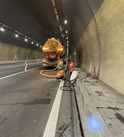 介休隧道排水渠清淤